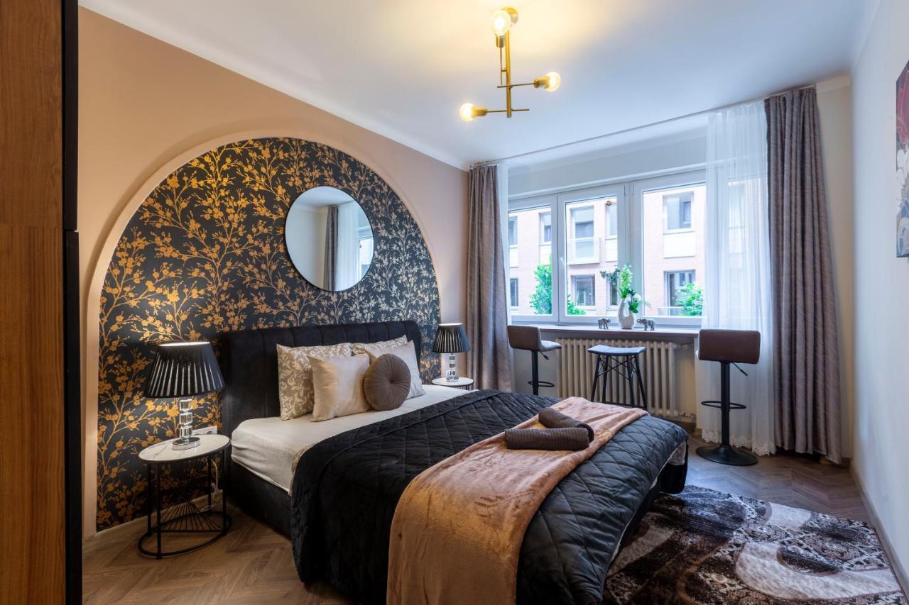 Stylish Quentin Apartment In The King Street ブダペスト エクステリア 写真