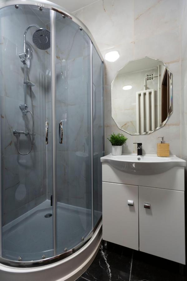 Stylish Quentin Apartment In The King Street ブダペスト エクステリア 写真